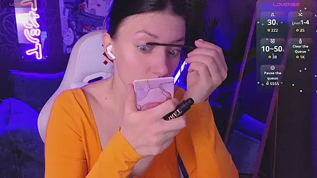 roxy riot  online show from April 14, 1:33 am