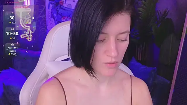 roxy riot  online show from April 28, 2:27 am