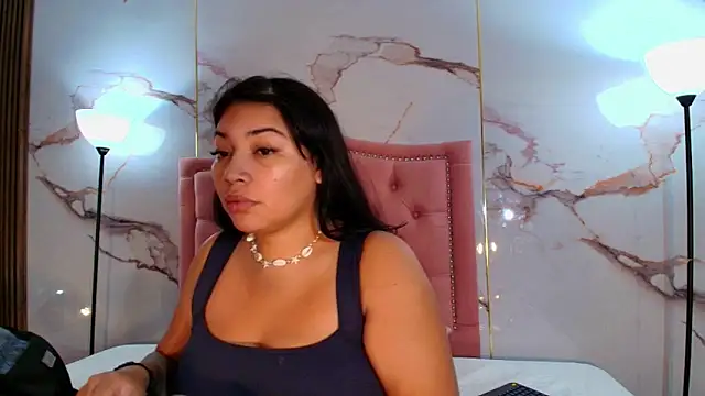 Sophia Brunett online show from December 21, 12:12 pm