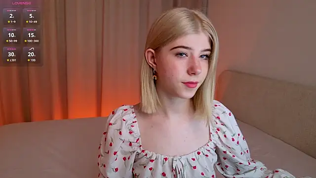 Snapshot of Bella_amory chatting on June 10, 1:54 pm Bella amory online show from June 10, 1:54 pm