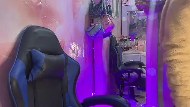 Skye Moore online show from August 7, 9:22 am