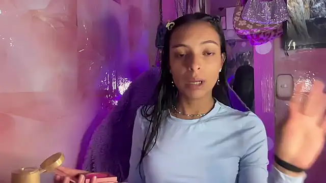 Skye Moore online show from August 8, 1:52 am