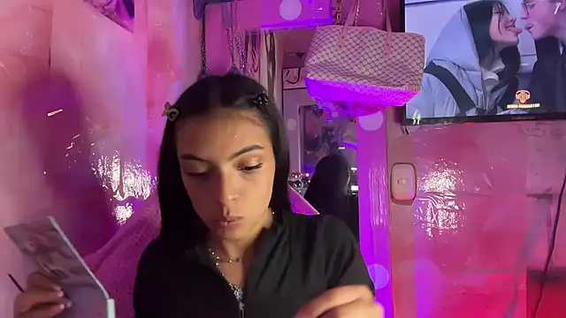 Skye Moore online show from August 9, 1:29 am
