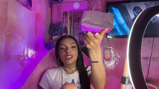 Skye Moore online show from August 9, 3:23 am