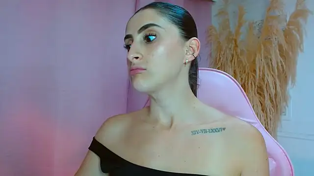 Danella houston online show from April 10, 8:02 pm