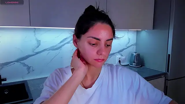 Snapshot of EmiliaZen chatting on June 16, 4:53 pm EmiliaZen online show from June 16, 4:53 pm