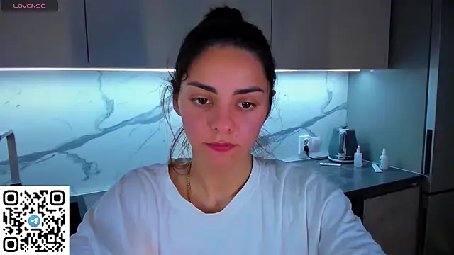 Snapshot of EmiliaZen chatting on July 2, 11:22 pm EmiliaZen online show from July 2, 11:22 pm