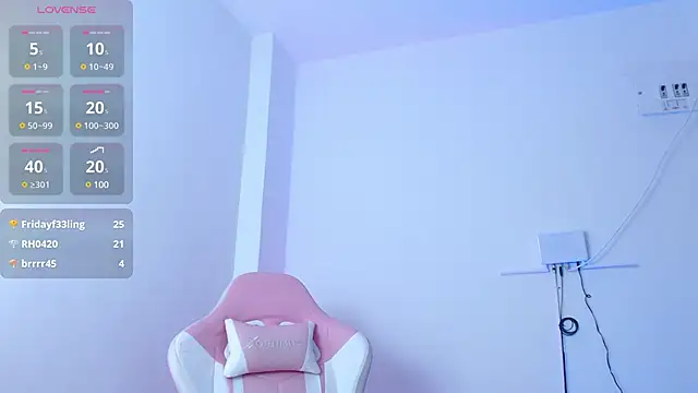 dannastevensXX online show from March 22, 9:45 am