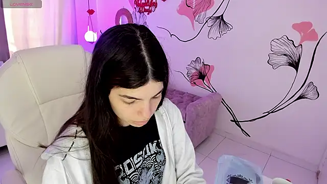 Isabela Fiorelli online show from February 10, 1:15 pm