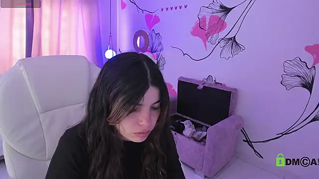 Isabela Fiorelli online show from July 12, 1:35 pm