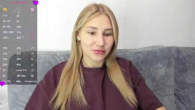 Snapshot of And1sa chatting on December 19, 8:21 am And1sa online show from December 19, 8:21 am