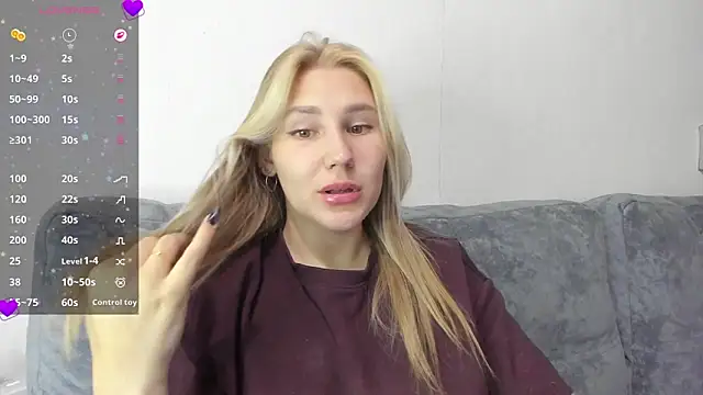 Snapshot of And1sa chatting on January 13, 12:43 pm And1sa online show from January 13, 12:43 pm