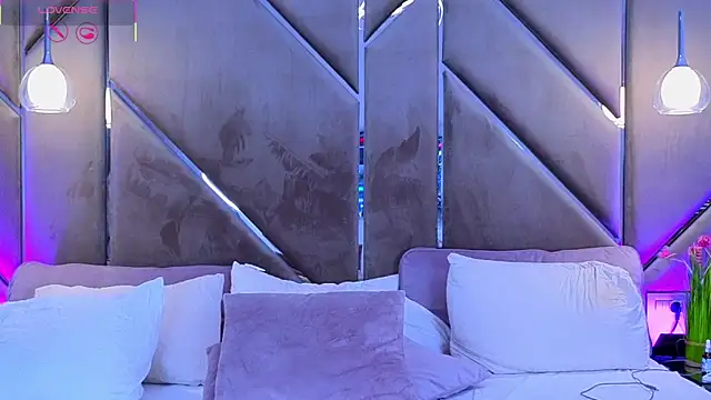 Lellie   online show from October 3, 4:15 pm