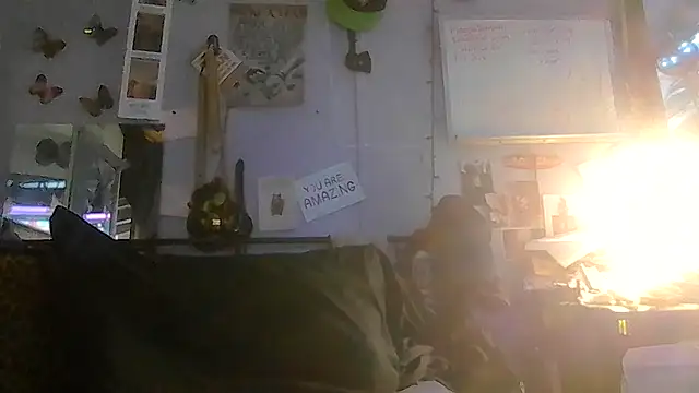 Snapshot of ShysluutGia chatting on July 17, 8:54 am ShysluutGia online show from July 17, 8:54 am