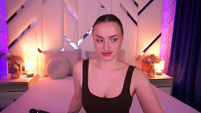 LindsieGreyy online show from April 9, 6:13 am