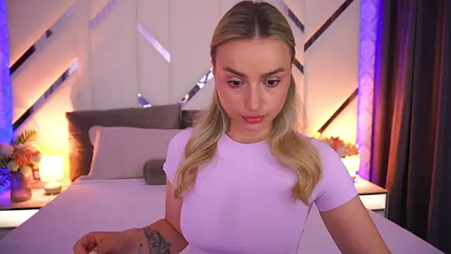 Snapshot of LindsieGreyy chatting on July 6, 12:46 pm LindsieGreyy online show from July 6, 12:46 pm