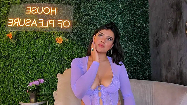 Snapshot of emmiily_z chatting on March 4, 6:37 am emmiily z online show from March 4, 6:37 am