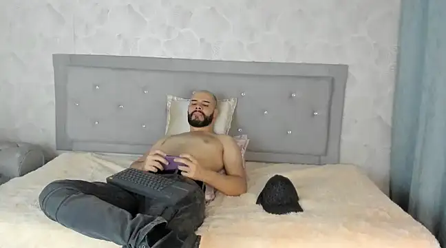 Luke Diaz7 online show from February 17, 11:53 pm