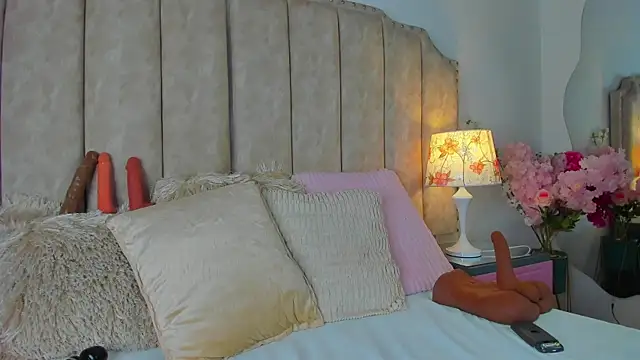 Snapshot of BrithanyParker_ chatting on July 7, 6:05 am BrithanyParker online show from July 7, 6:05 am