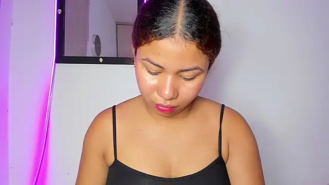 Snapshot of MELINAMARTINS chatting on May 27, 12:18 am MELINAMARTINS online show from May 27, 12:18 am