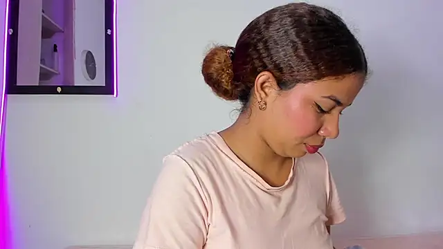 Snapshot of MELINAMARTINS chatting on May 30, 10:51 pm MELINAMARTINS online show from May 30, 10:51 pm