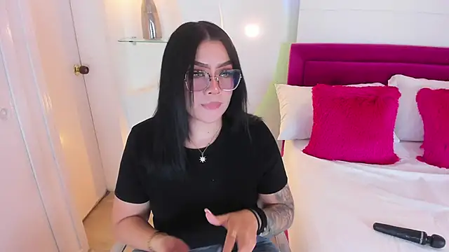 isolari  online show from February 4, 12:00 pm