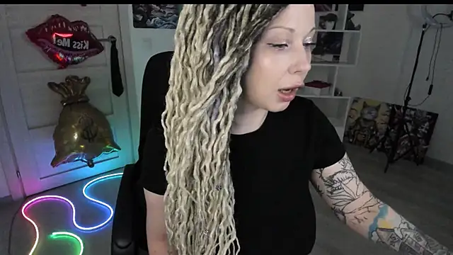HoneySallyMoore online show from May 26, 6:59 pm