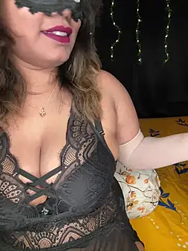 WifyHubby 38 online show from March 19, 7:27 pm