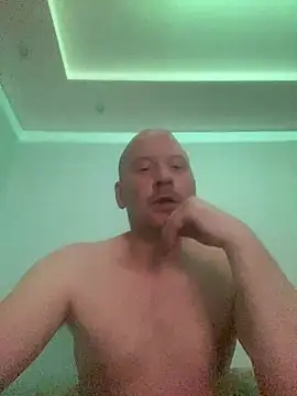 Snapshot of Krzysiekg123 chatting on February 8, 8:23 pm Krzysiekg123 online show from February 8, 8:23 pm