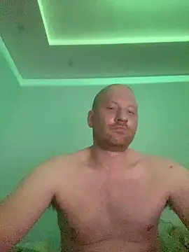 Snapshot of Krzysiekg123 chatting on February 13, 9:11 pm Krzysiekg123 online show from February 13, 9:11 pm