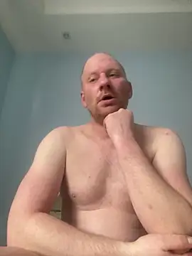 Snapshot of Krzysiekg123 chatting on February 14, 9:17 am Krzysiekg123 online show from February 14, 9:17 am