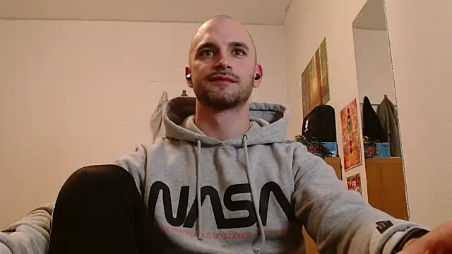 OskarBreno online show from May 17, 8:38 pm
