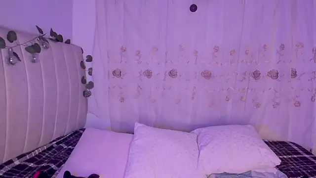 purplelilith3 online show from February 10, 3:32 am