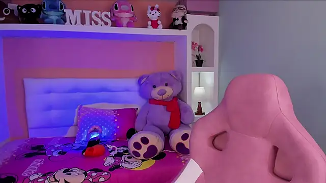 Snapshot of miss___megan chatting on December 17, 2:06 am miss megan online show from December 17, 2:06 am