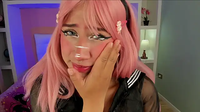 Snapshot of miss___megan chatting on December 19, 2:07 am miss megan online show from December 19, 2:07 am