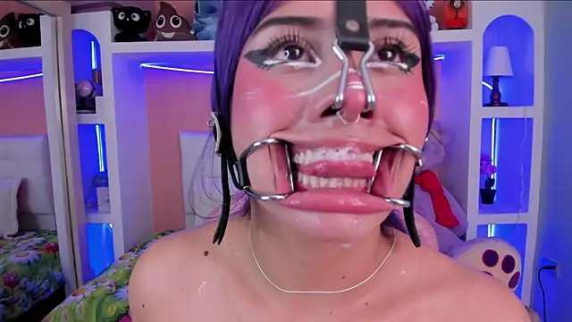 Snapshot of miss___megan chatting on February 16, 2:24 pm miss megan online show from February 16, 2:24 pm