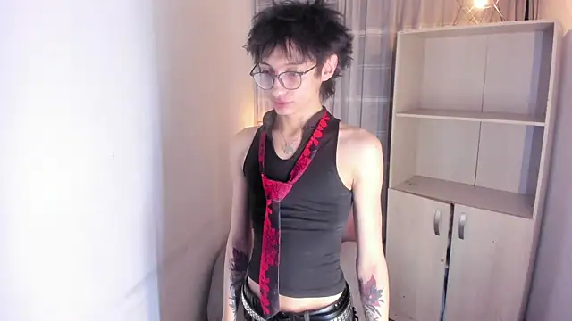 Juli Roos  online show from February 14, 6:48 pm