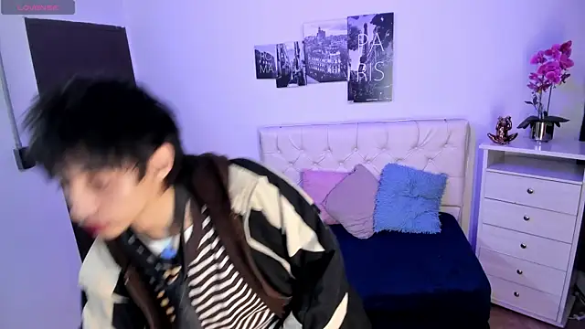 Juli Roos  online show from February 23, 5:54 pm