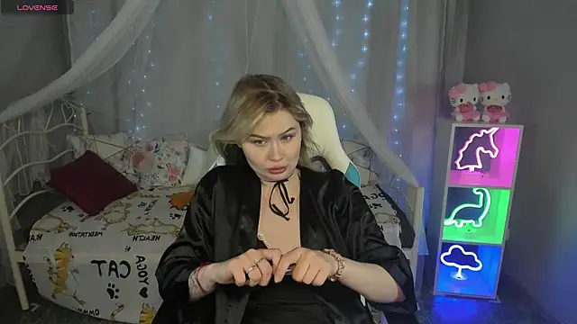 Snapshot of MargoBryan chatting on March 4, 9:11 pm MargoBryan online show from March 4, 9:11 pm