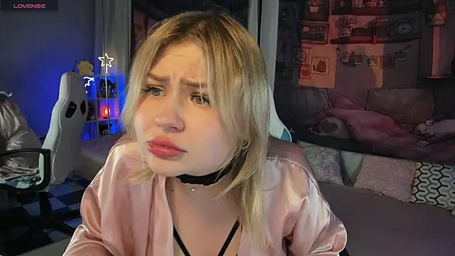 Snapshot of MargoBryan chatting on March 13, 10:54 pm MargoBryan online show from March 13, 10:54 pm