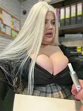 Eliaden online show from March 13, 2:45 pm