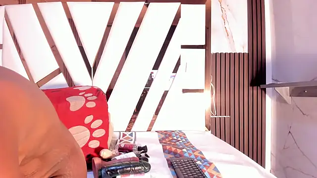 ebony valentina online show from May 20, 1:45 am