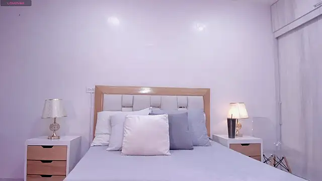 hillary uckerman  online show from April 18, 11:25 am