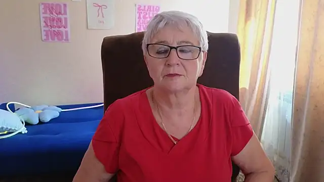 Sandra Snowflake online show from June 12, 12:15 pm