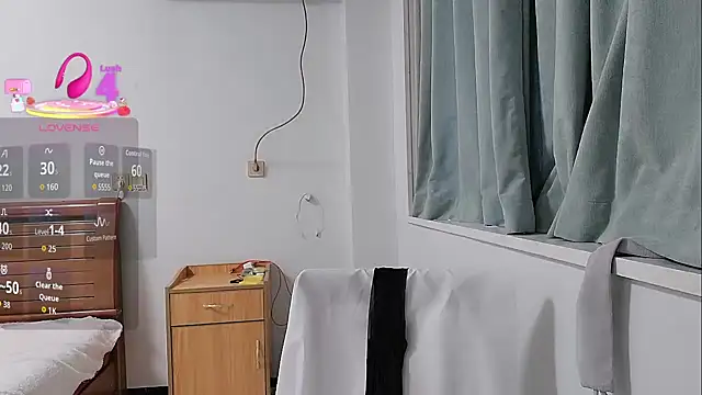 Snapshot of Lucy-xixi chatting on March 2, 5:19 am Lucy-xixi online show from March 2, 5:19 am