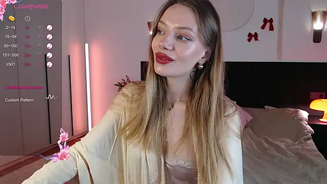 LunaticaBae online show from January 18, 2:37 am