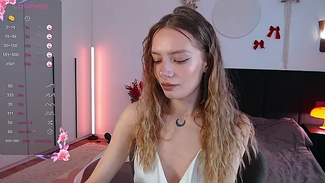 LunaticaBae online show from February 9, 3:10 am