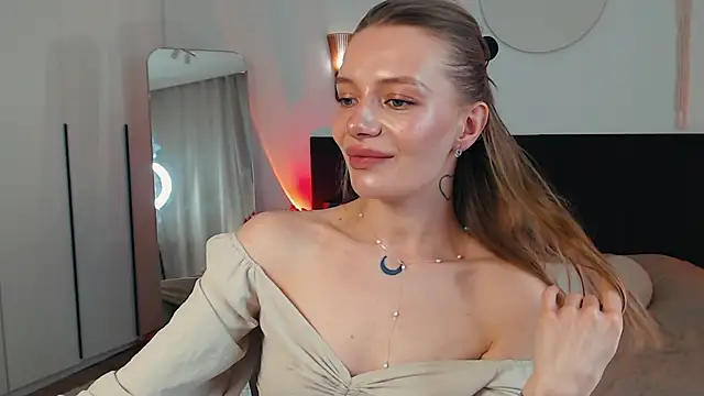 LunaticaBae online show from May 23, 3:12 am