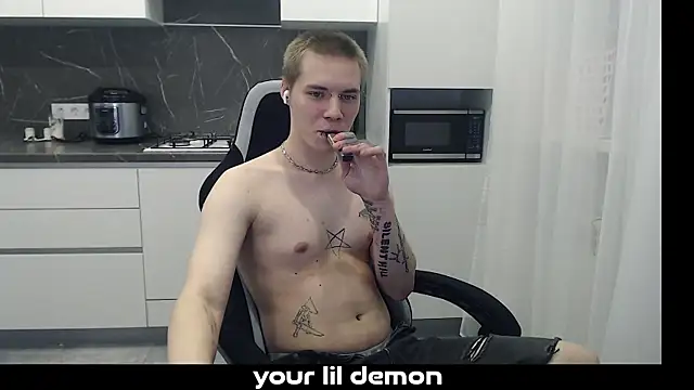 Snapshot of yourlildemon chatting on February 23, 7:00 pm yourlildemon online show from February 23, 7:00 pm