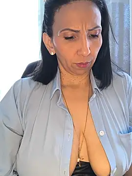 Mrsvictoriaaa online show from July 18, 6:45 pm
